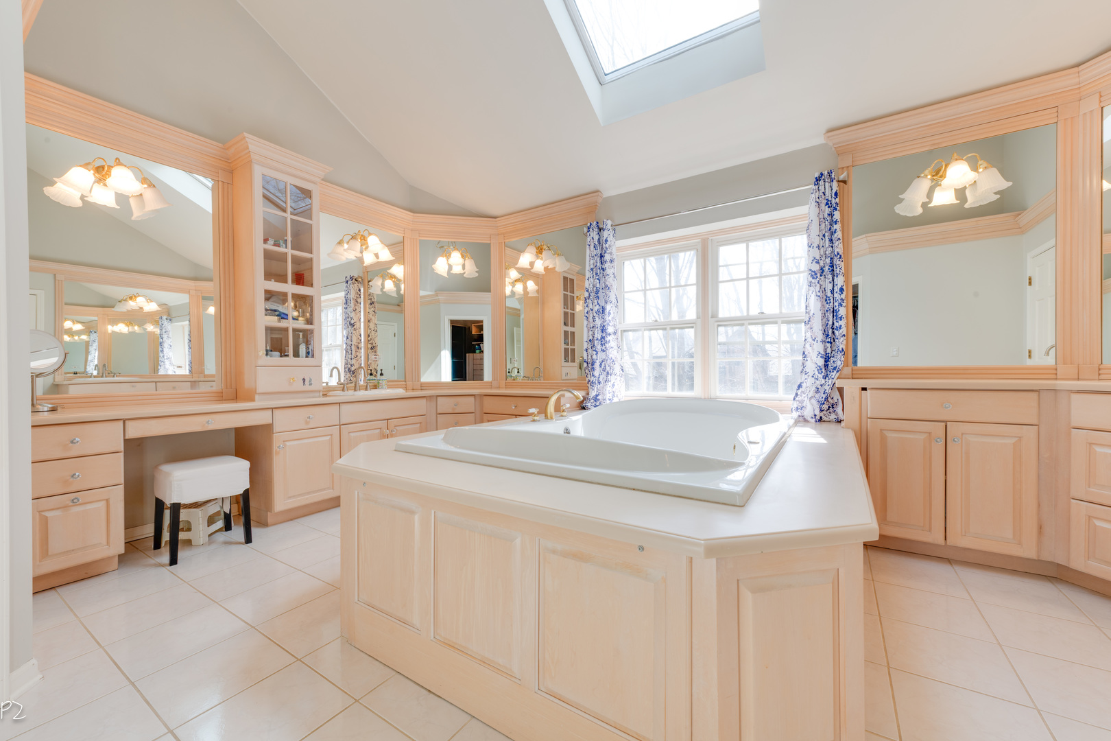 813 Fox Glen Drive, St. Charles, IL 60174