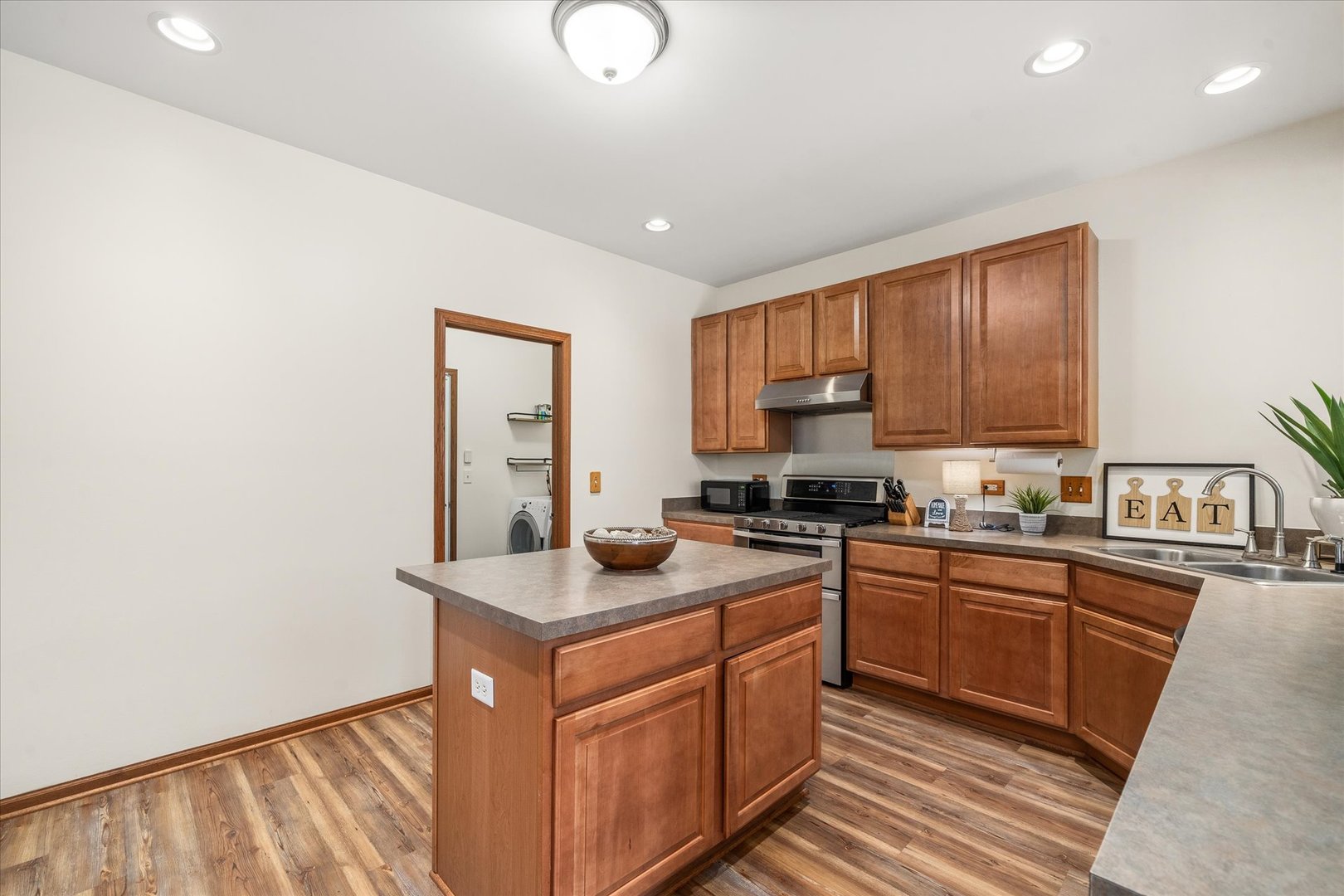 2936 Ellsworth Drive, Yorkville, IL 60560