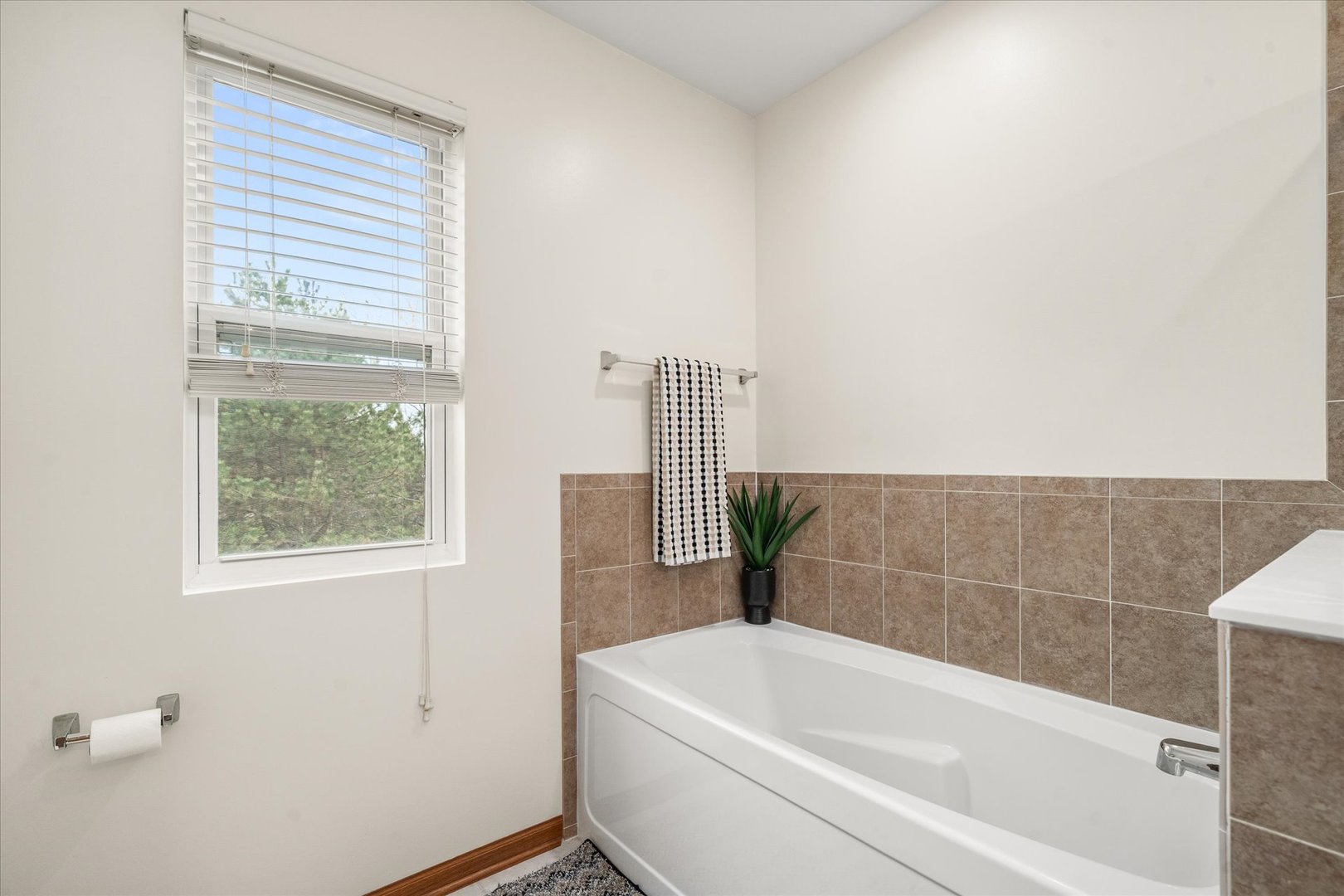 2936 Ellsworth Drive, Yorkville, IL 60560