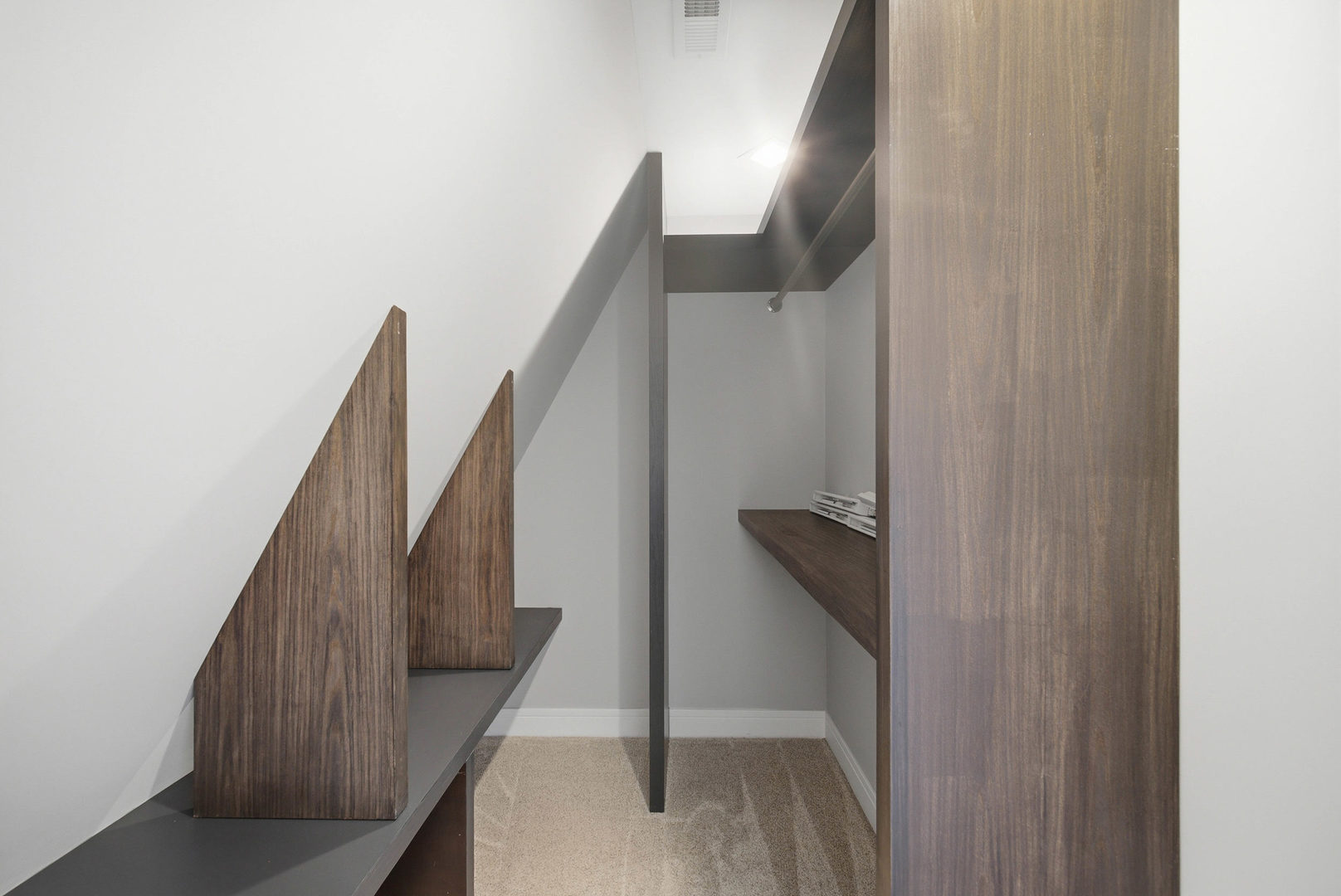 1020 Hill Avenue, Elgin, IL 60120