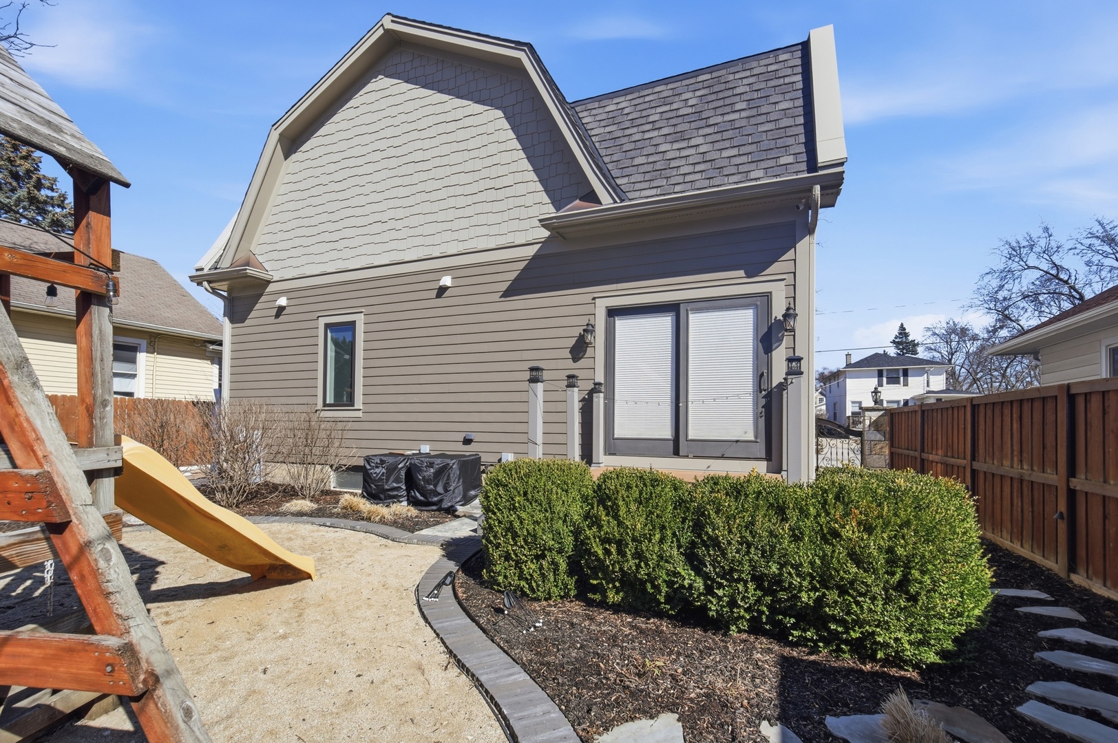 1020 Hill Avenue, Elgin, IL 60120