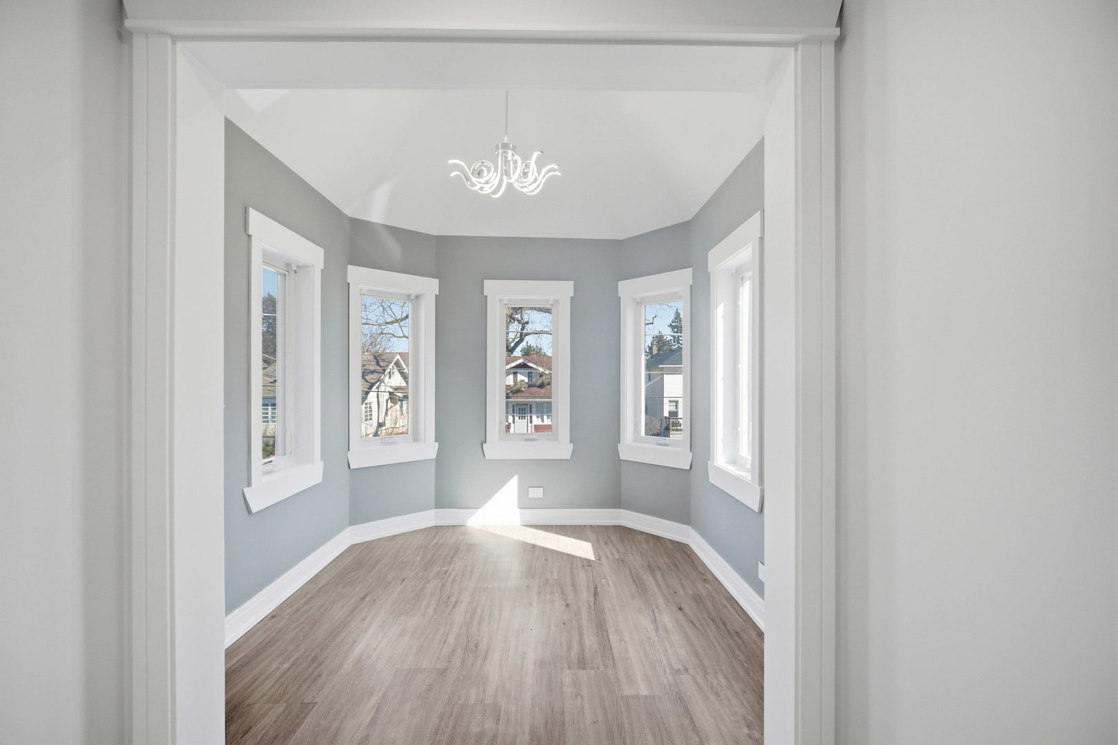 1020 Hill Avenue, Elgin, IL 60120