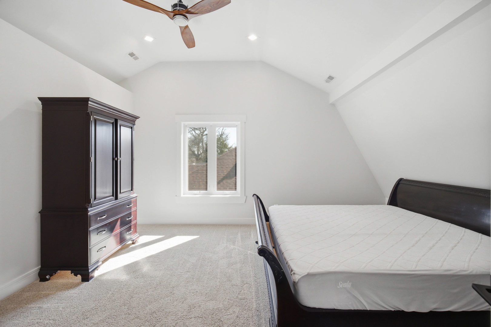 1020 Hill Avenue, Elgin, IL 60120