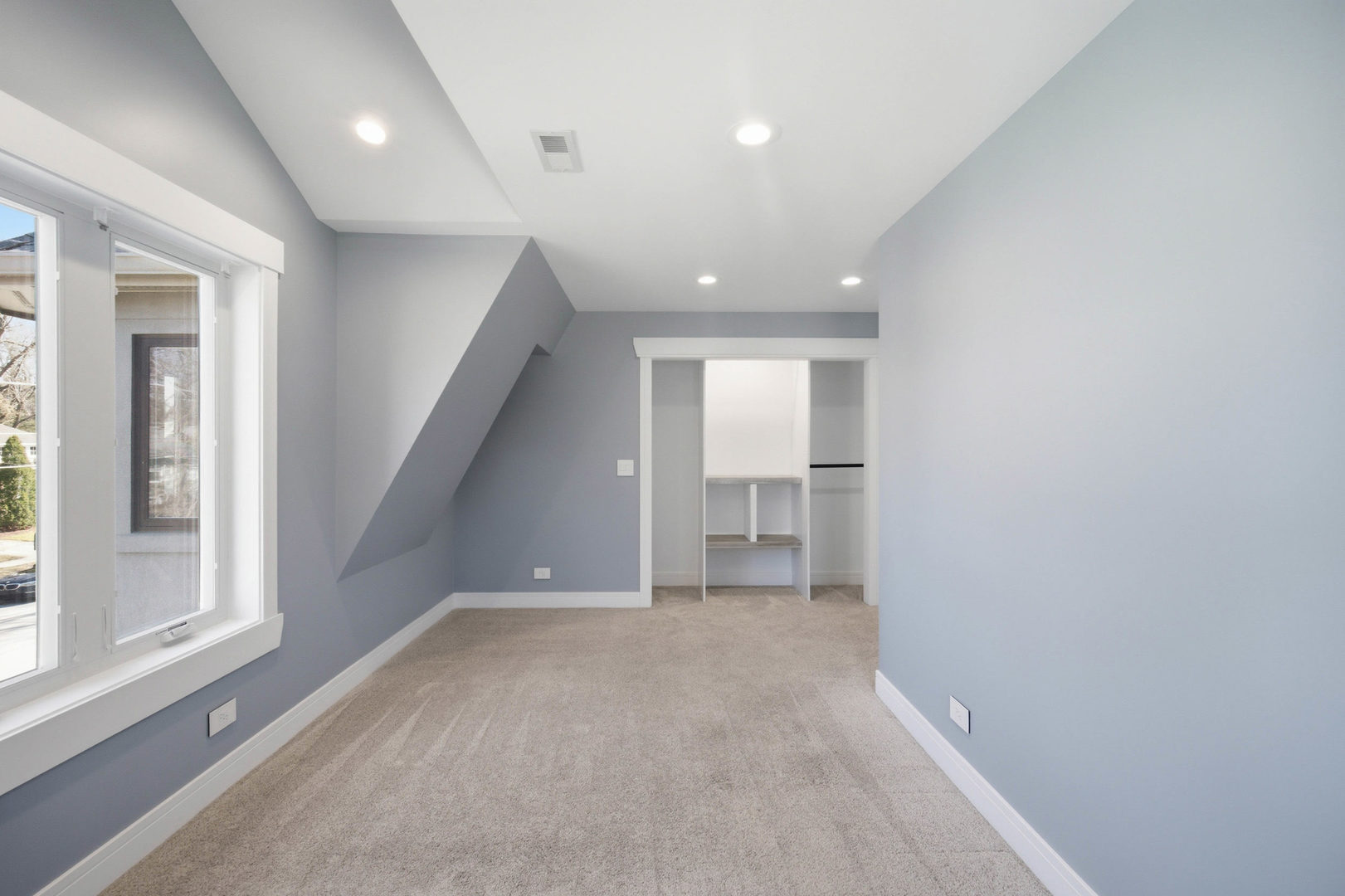 1020 Hill Avenue, Elgin, IL 60120