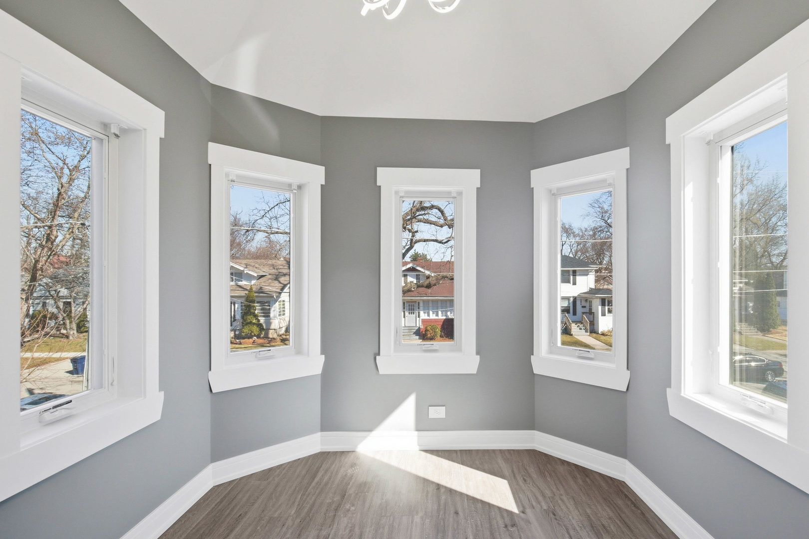 1020 Hill Avenue, Elgin, IL 60120