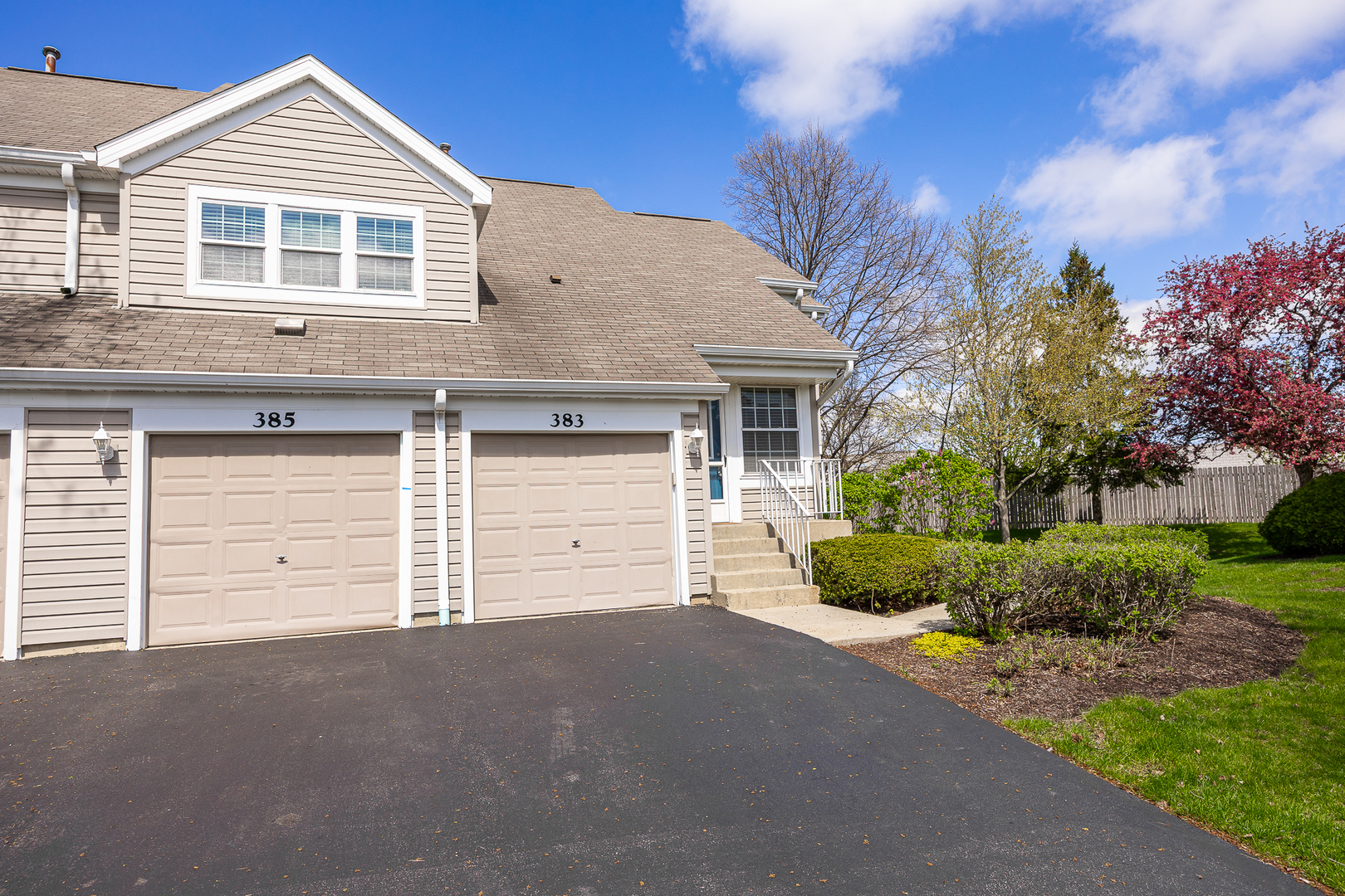 383 WEXFORD Court, Carol Stream, IL 60188