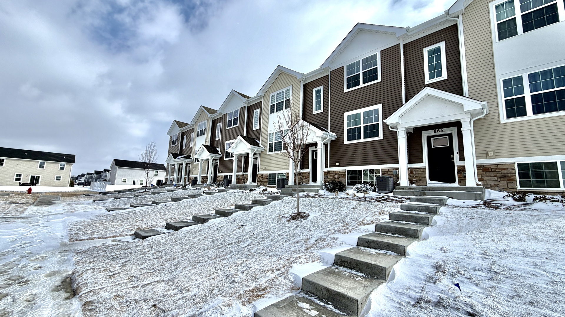 863 Briar Glen Court #863, Hampshire, IL 60140