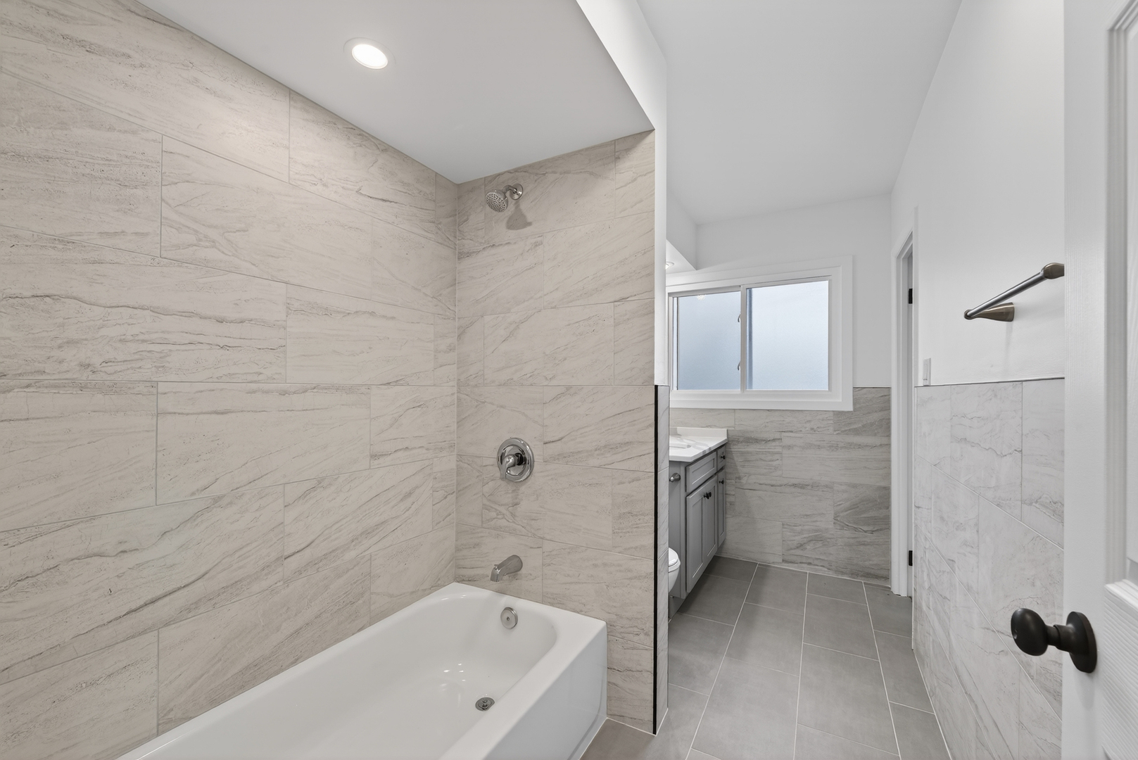 500 Colgate Court, Hoffman Estates, IL 60169