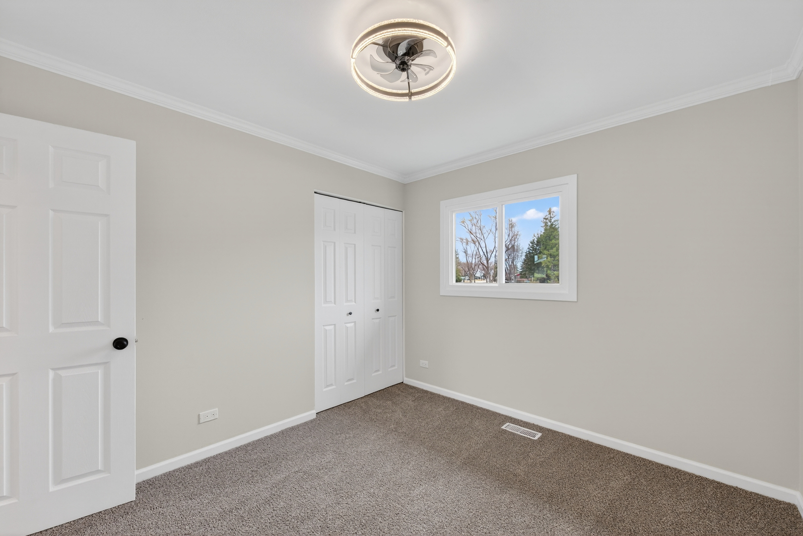 500 Colgate Court, Hoffman Estates, IL 60169