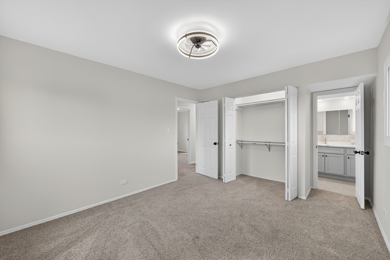 500 Colgate Court, Hoffman Estates, IL 60169