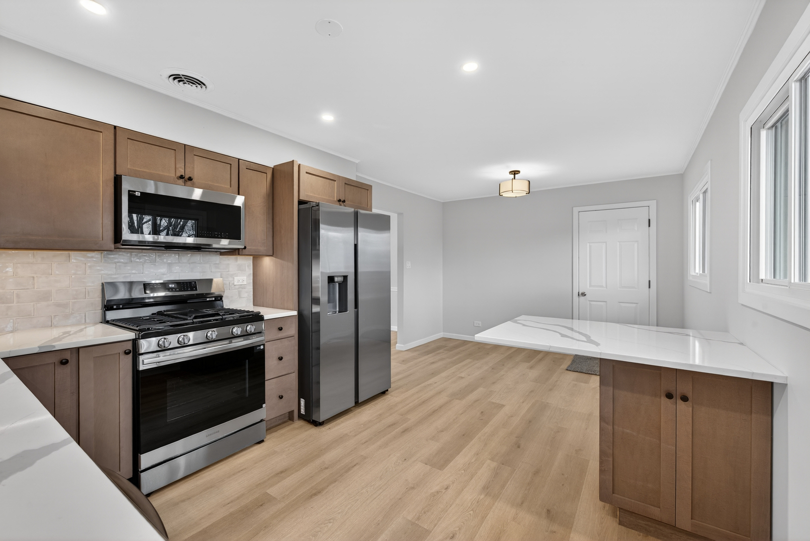 500 Colgate Court, Hoffman Estates, IL 60169