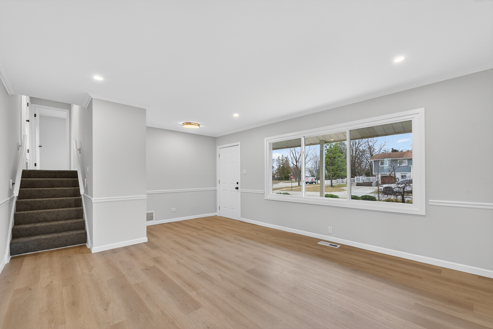 500 Colgate Court, Hoffman Estates, IL 60169