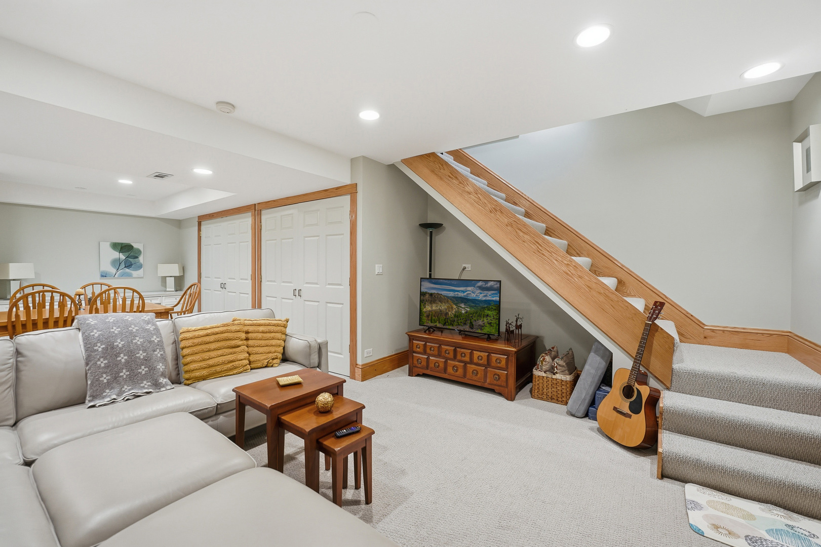 15 Manchester Lane, Elmhurst, IL 60126