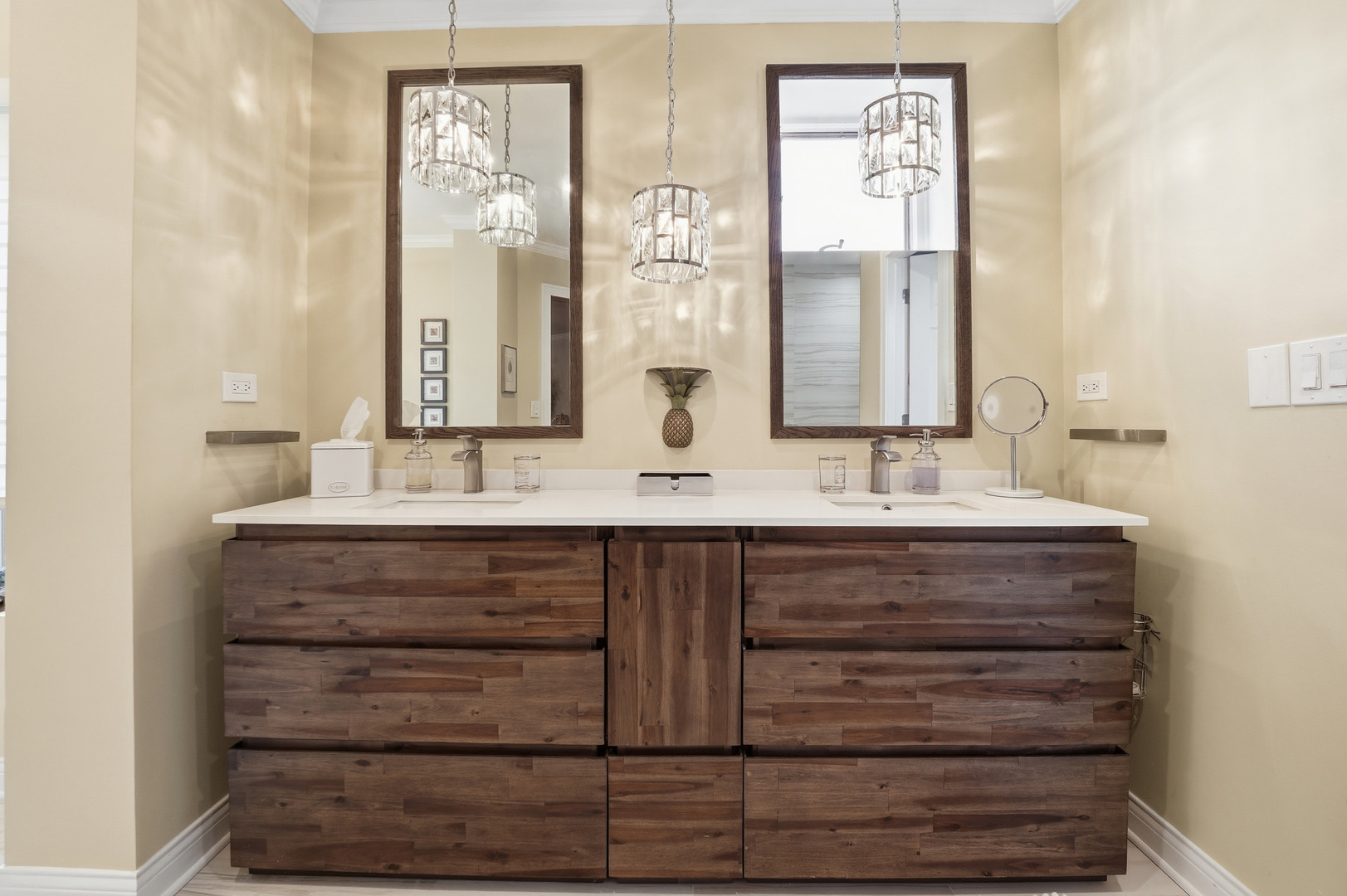 15 Manchester Lane, Elmhurst, IL 60126