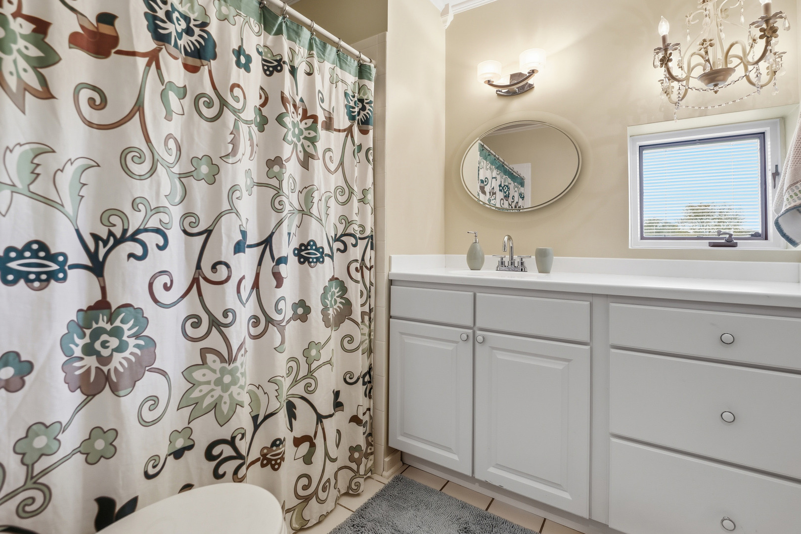 15 Manchester Lane, Elmhurst, IL 60126