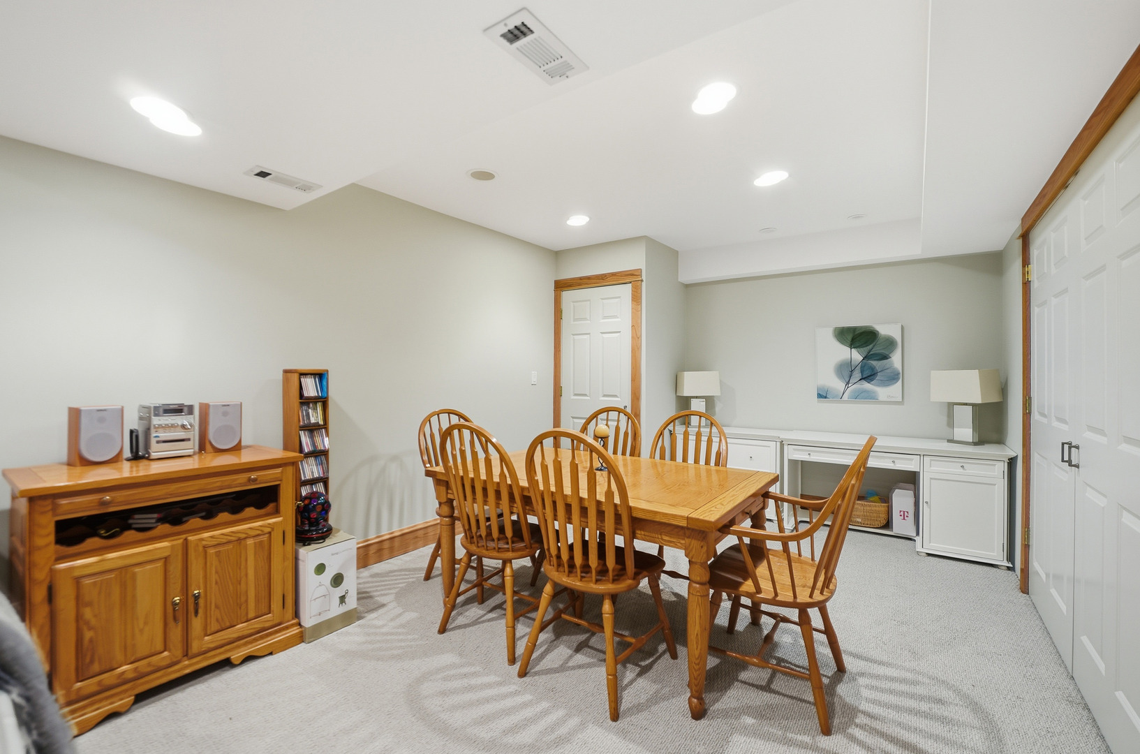 15 Manchester Lane, Elmhurst, IL 60126