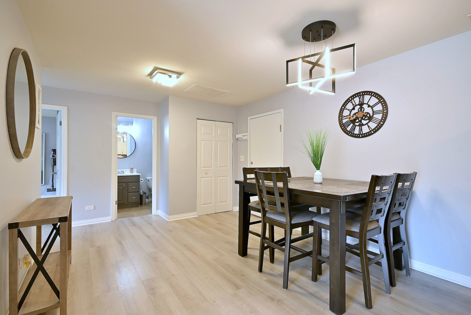 6700 S Brainard Avenue #110, Countryside, IL 60525