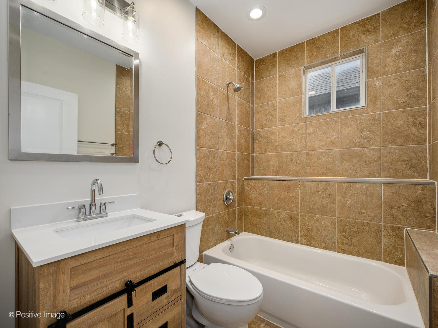 4530 W Maypole Avenue, Chicago, IL 60624