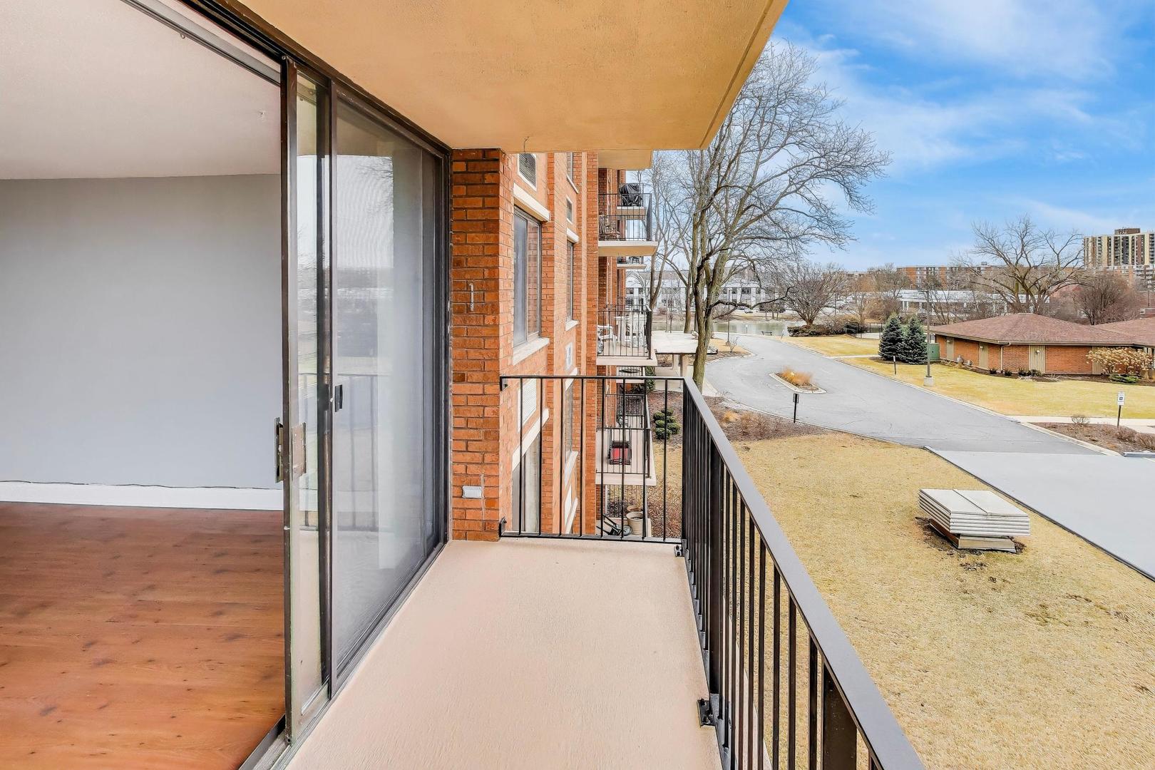 2000 Saint Regis Drive #3G, Lombard, IL 60148