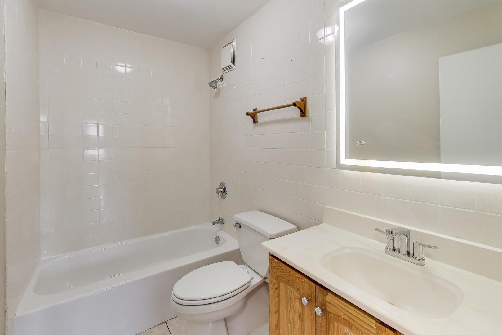 2000 Saint Regis Drive #3G, Lombard, IL 60148