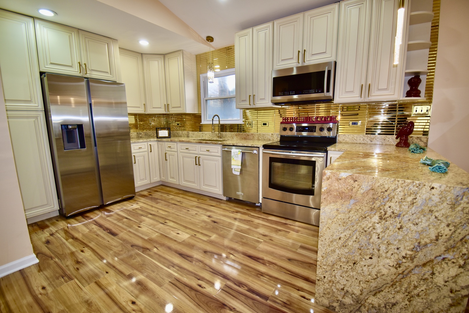 649 WILBUR Court, Gurnee, IL 60031