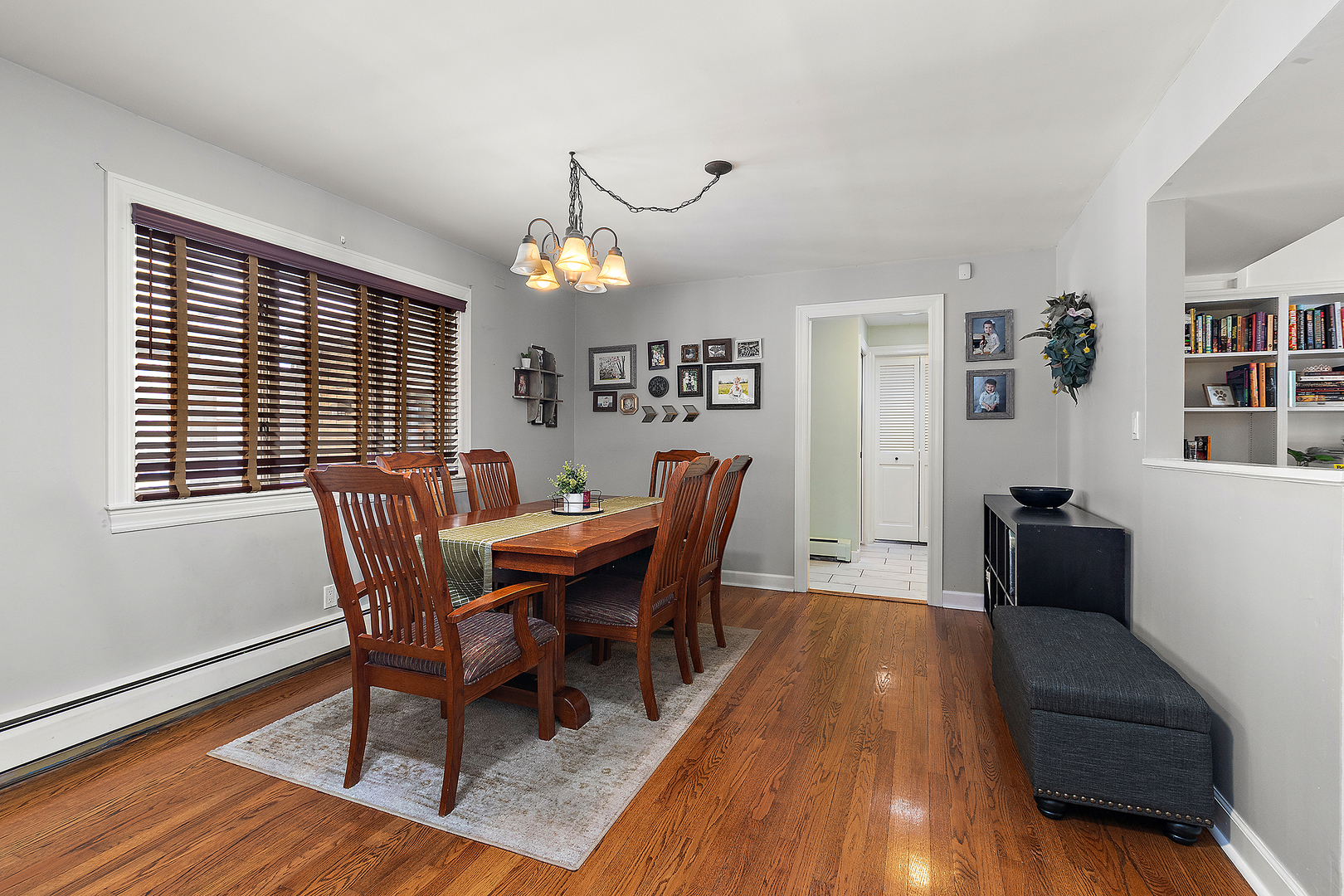 115 Center Road, Frankfort, IL 60423