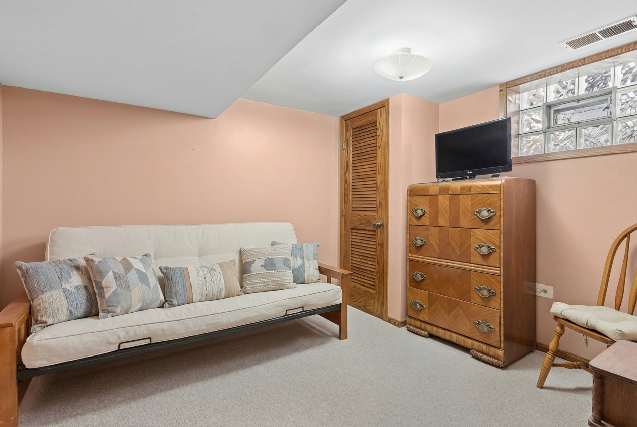 6311 N Tripp Avenue, Chicago, IL 60646