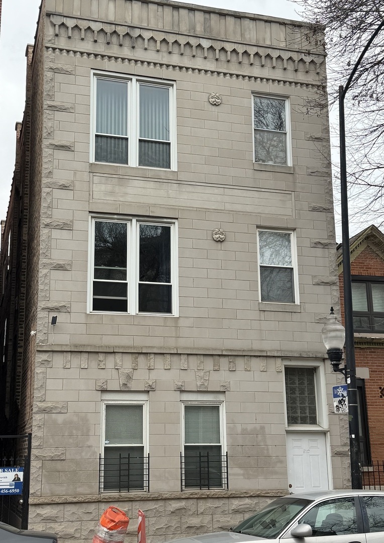 840 N Damen Avenue, Chicago, IL 60622