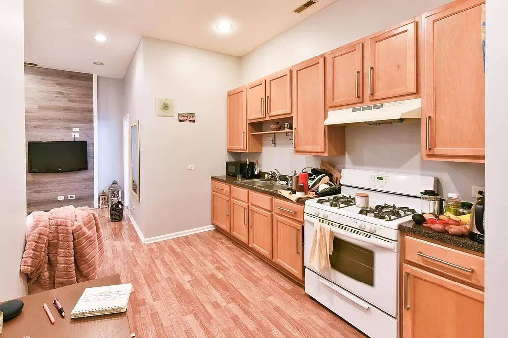 840 N Damen Avenue, Chicago, IL 60622