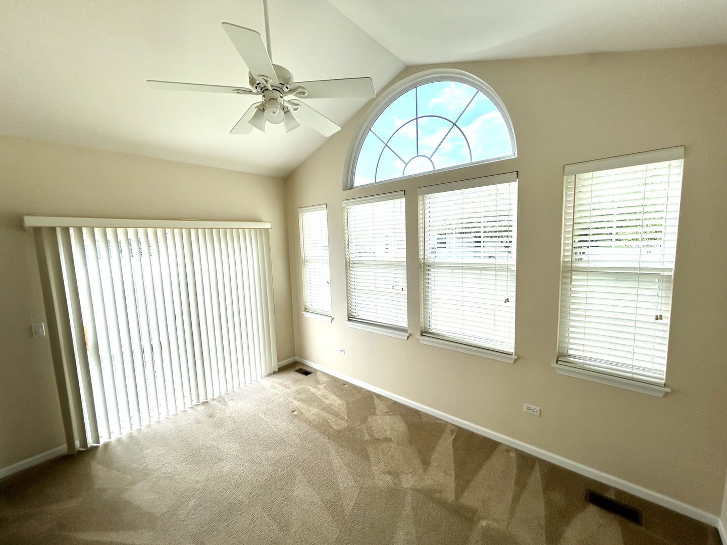 21531 Wolf Lake Way, Crest Hill, IL 60403