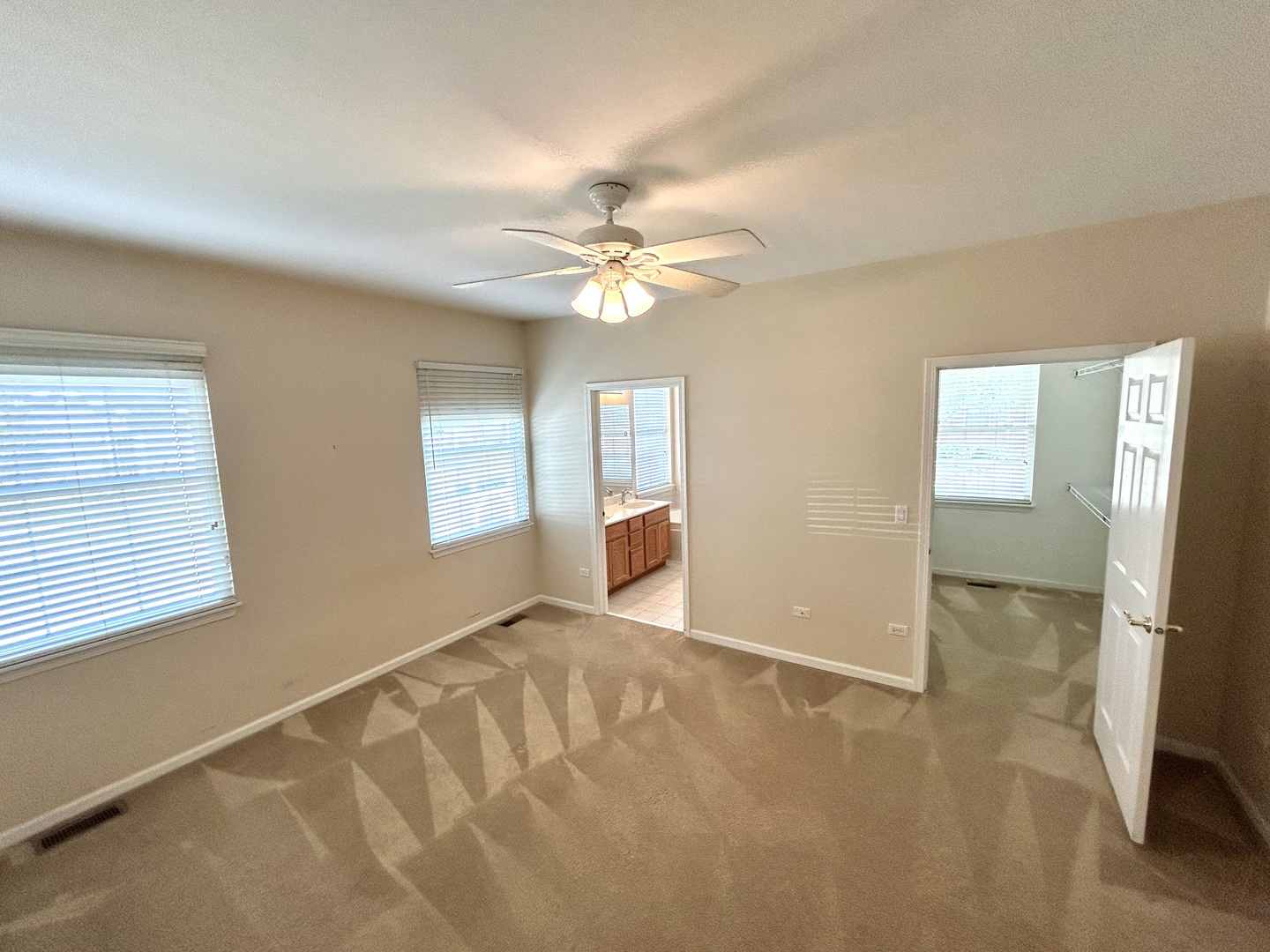 21531 Wolf Lake Way, Crest Hill, IL 60403