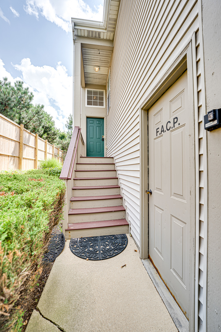 2963 SAGANASHKEE Lane #2963, Naperville, IL 60564