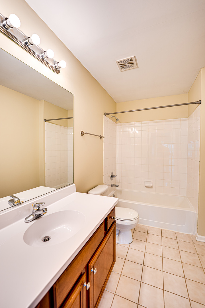 3147 Saganashkee Lane, Naperville, IL 60564