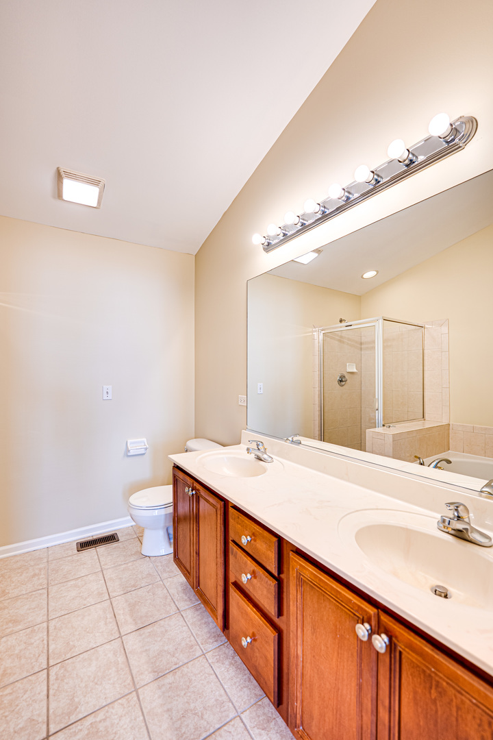 3147 Saganashkee Lane, Naperville, IL 60564