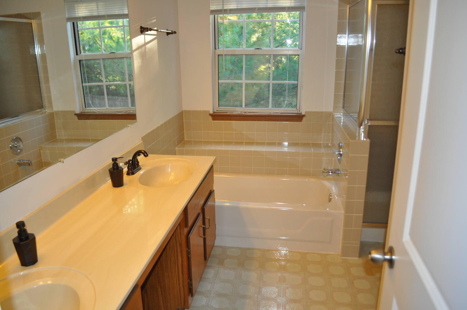 15 Whispering Drive, Streamwood, IL 60107