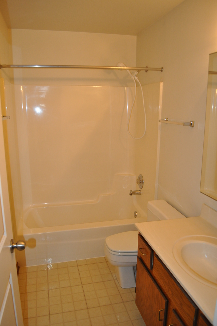 15 Whispering Drive, Streamwood, IL 60107