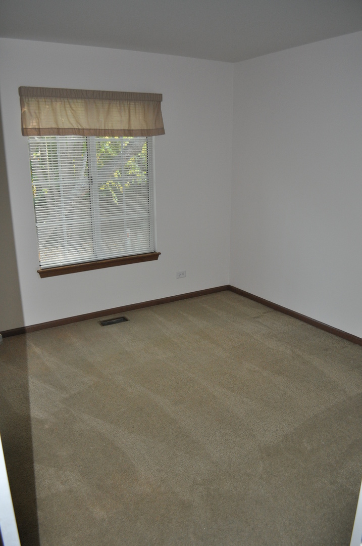 15 Whispering Drive, Streamwood, IL 60107