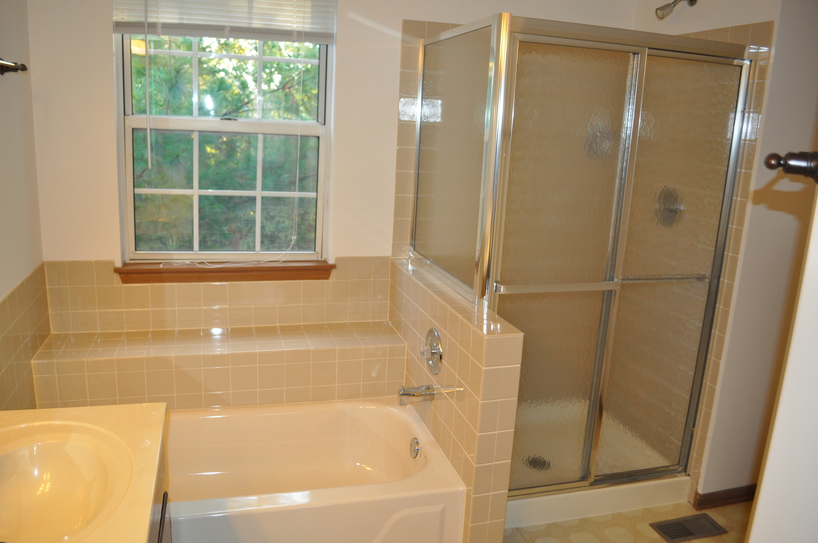 15 Whispering Drive, Streamwood, IL 60107