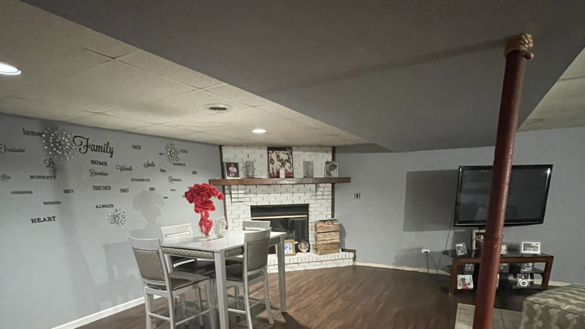 690 Renee Drive, South Elgin, IL 60177