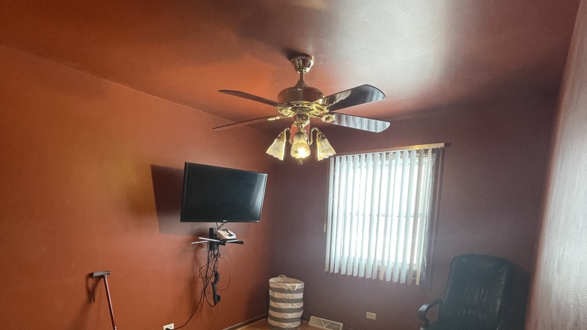 690 Renee Drive, South Elgin, IL 60177