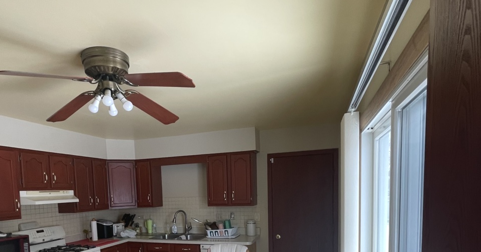 690 Renee Drive, South Elgin, IL 60177