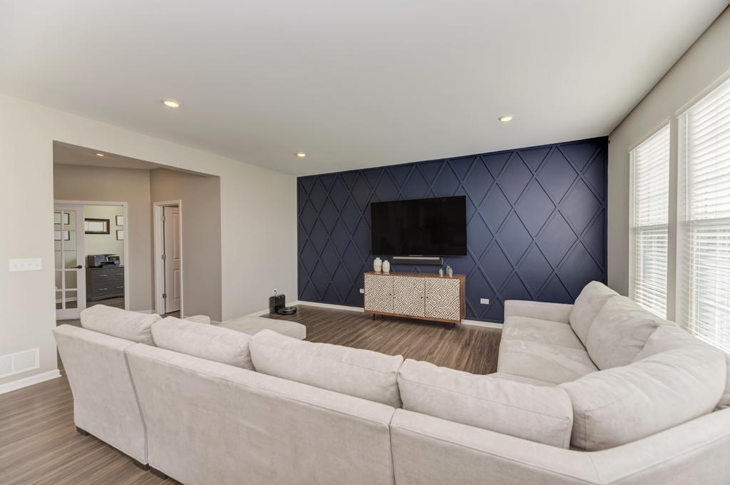 1189 Marlisle Drive, Hampshire, IL 60140