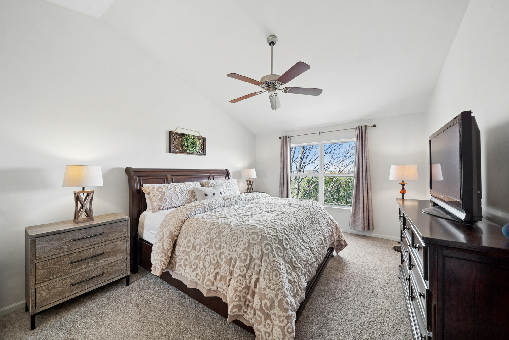 223 Ashcroft Lane, Oswego, IL 60543