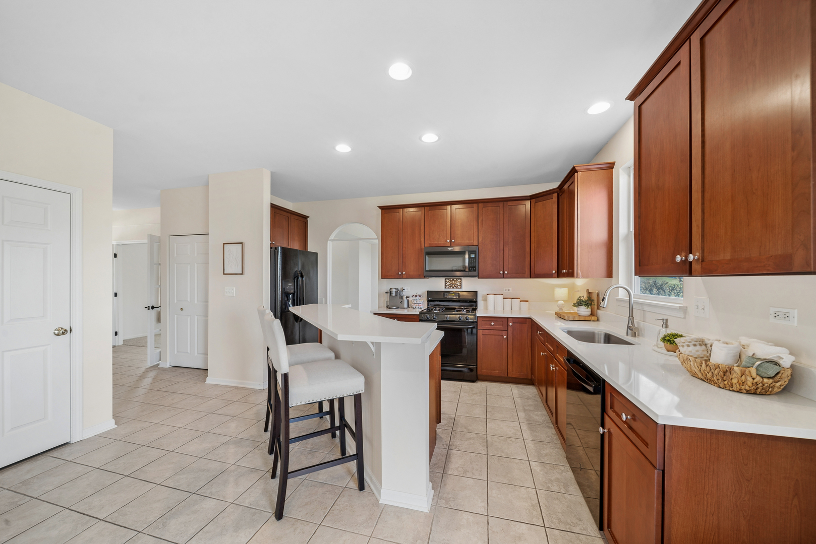 223 Ashcroft Lane, Oswego, IL 60543