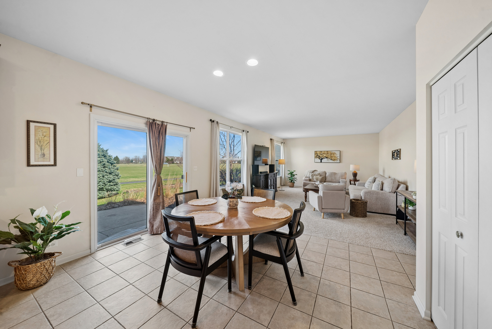 223 Ashcroft Lane, Oswego, IL 60543