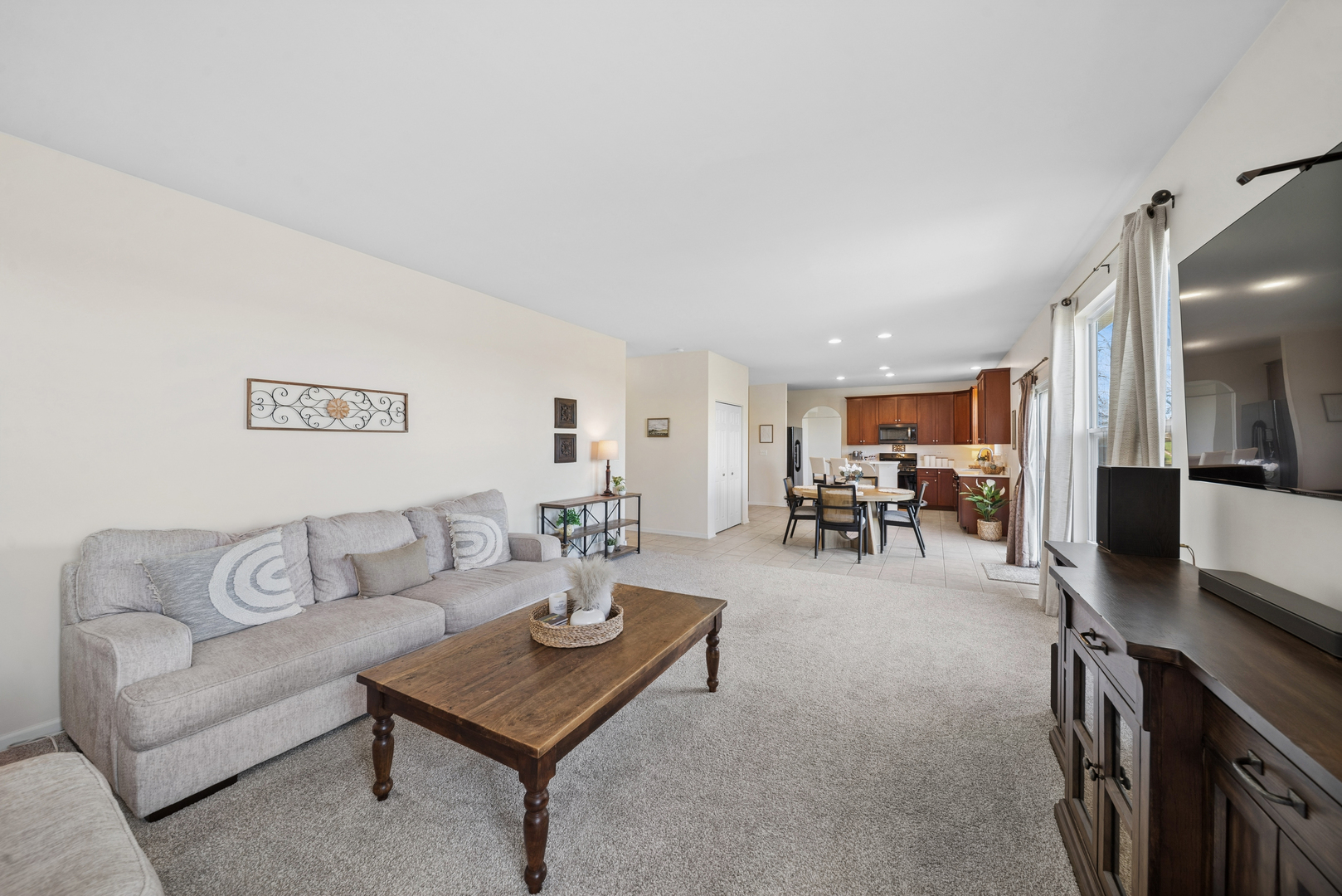 223 Ashcroft Lane, Oswego, IL 60543