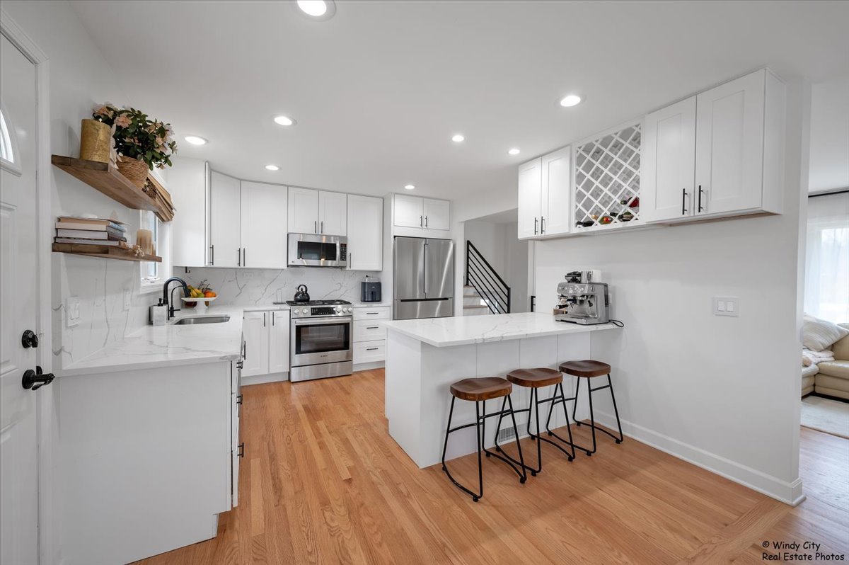 113 S Wedgewood Drive, Barrington, IL 60010