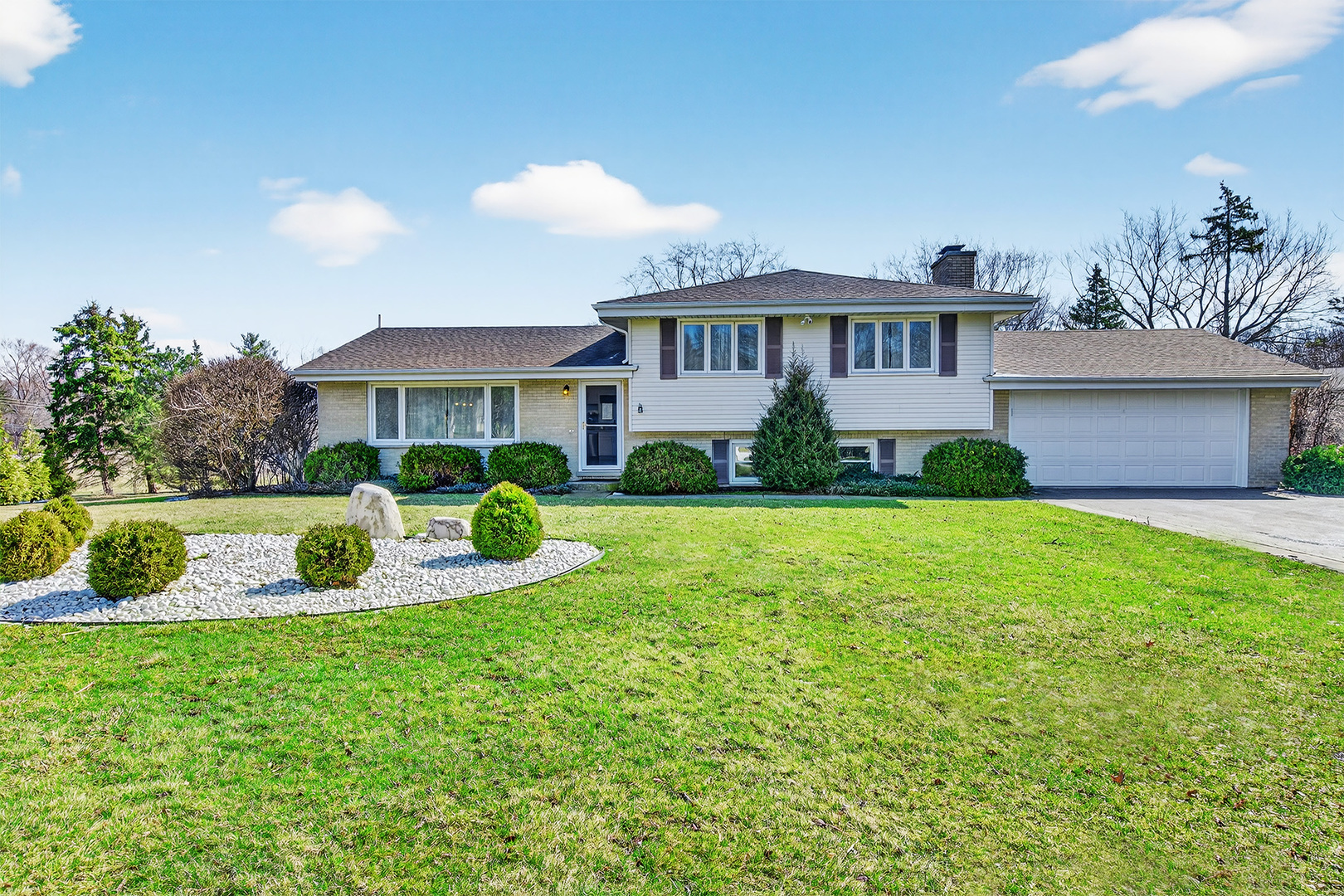 113 S Wedgewood Drive, Barrington, IL 60010