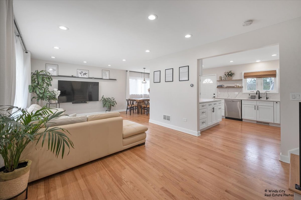 113 S Wedgewood Drive, Barrington, IL 60010