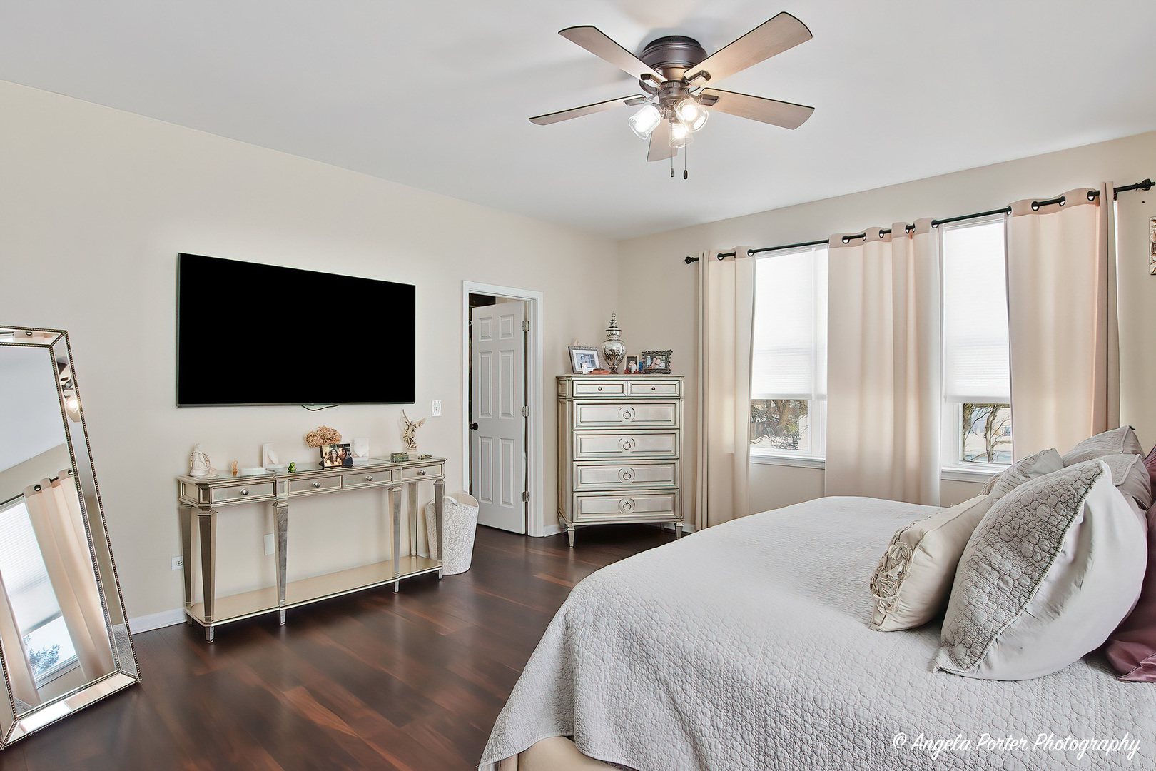 1906 Hillside Lane, McHenry, IL 60051